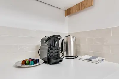 Plateau bouilloire dans l'établissement 387 Suite Sourire - Superbe Appartement à Paris