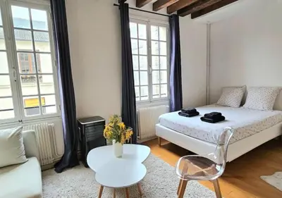 Un ou plusieurs lits dans un hébergement de l'établissement Chez Maëlle - Tour Eiffel Cosy Flat