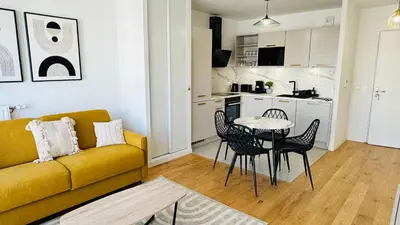 Cuisine ou kitchenette dans l'établissement Bel appartement à 5 mn de Paris très proche Métro 13 et 14
