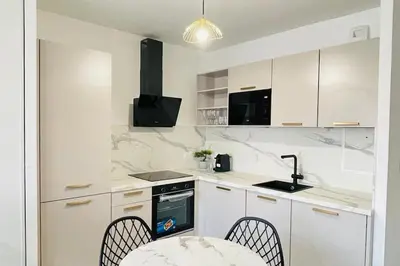 Cuisine ou kitchenette dans l'établissement Bel appartement à 5 mn de Paris très proche Métro 13 et 14