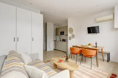 Télévision ou salle de divertissement dans l'établissement 385 Suite Princesse - Superbe Appartement à Paris