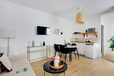 Cuisine ou kitchenette dans l'établissement Suberb apartment - 1BR-4P - Sacré Coeur