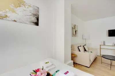 Télévision ou salle de divertissement dans l'établissement Suberb apartment - 1BR-4P - Sacré Coeur
