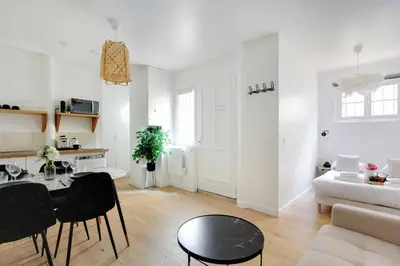 Cuisine ou kitchenette dans l'établissement Suberb apartment - 1BR-4P - Sacré Coeur