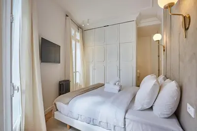 Un ou plusieurs lits dans un hébergement de l'établissement Apartment Opera Vendome by Studio Prestige