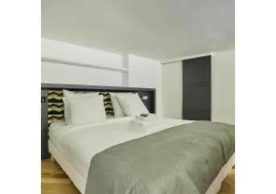 Un ou plusieurs lits dans un hébergement de l'établissement Duplex Center of Paris by Studioprestige