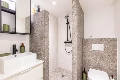 Salle de bains dans l'établissement GuestReady - Modern comfort near Palais Garnier