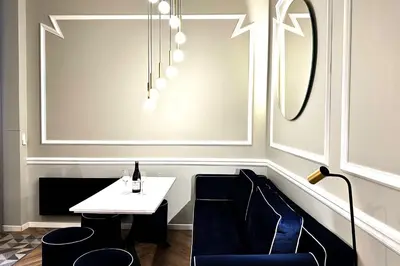 Coin salon dans l'établissement Cocon Parisien - Face à Louboutin - Chez Nicolas
