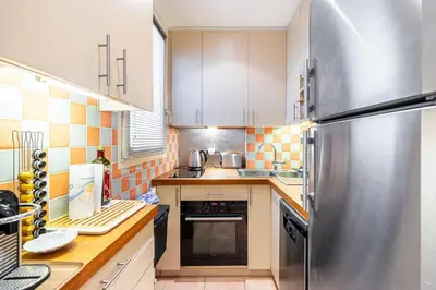 Cuisine ou kitchenette dans l'établissement GuestReady - Magnificent stay in the 3rd Arr.