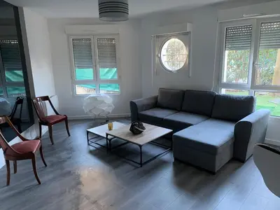 Coin salon dans l'établissement Charmant appartement avec la terrasse