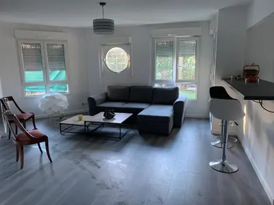 Coin salon dans l'établissement Charmant appartement avec la terrasse