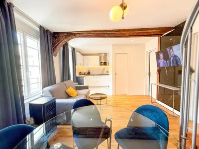 Cuisine ou kitchenette dans l'établissement Urban Flat 176 - Charming 3 Bedroom in Montorgueil