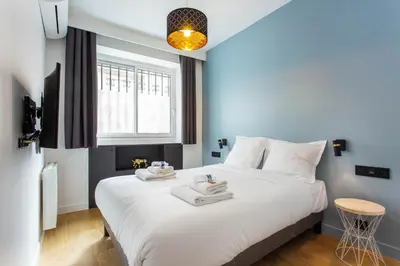 Un ou plusieurs lits dans un hébergement de l'établissement Magnificent apartment - 2BR-6P - Republique