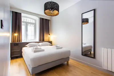 Un ou plusieurs lits dans un hébergement de l'établissement Magnificent apartment - 2BR-6P - Republique