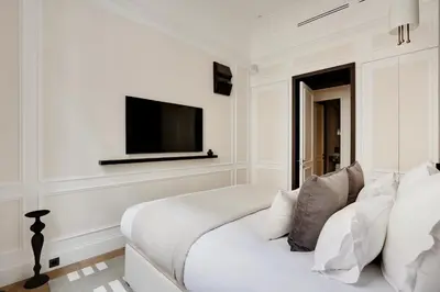 Télévision ou salle de divertissement dans l'établissement TheLander - Serviced Apartments in Louvre