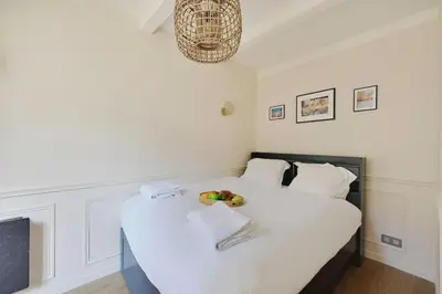 Un ou plusieurs lits dans un hébergement de l'établissement Beautiful apartment 2BR - 4P Republique Temple