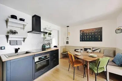 Cuisine ou kitchenette dans l'établissement Beautiful apartment 2BR - 4P Republique Temple