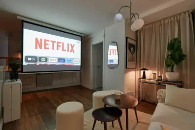 Télévision ou salle de divertissement dans l'établissement Classy Apartment 2BD-4P - Eiffel Tower