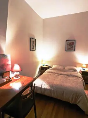 Un ou plusieurs lits dans un hébergement de l'établissement Appart Authentique et confortable - Marais Chapon