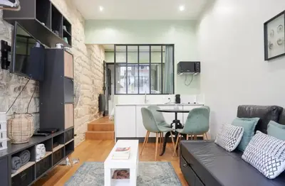 Coin salon dans l'établissement VERY CHARMING AND COSY FLAT, center of Paris