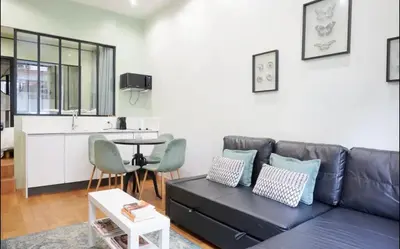 Coin salon dans l'établissement VERY CHARMING AND COSY FLAT, center of Paris