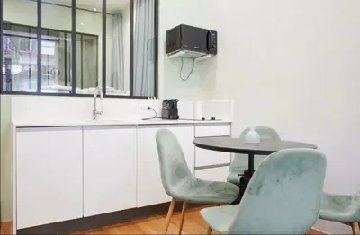 Cuisine ou kitchenette dans l'établissement VERY CHARMING AND COSY FLAT, center of Paris