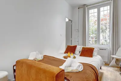 Un ou plusieurs lits dans un hébergement de l'établissement 397 Suite Glamour - Superbe Studio à Paris