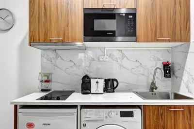 Cuisine ou kitchenette dans l'établissement 397 Suite Glamour - Superbe Studio à Paris