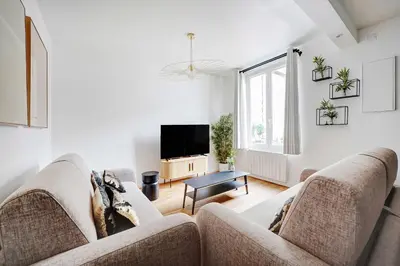 Télévision ou salle de divertissement dans l'établissement Charming apartment with terrasse - 1BDR- 6P - Sacré-Cœur