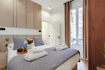 Un ou plusieurs lits dans un hébergement de l'établissement Luxury in the heart of Paris- 2BR-6P - Bourse