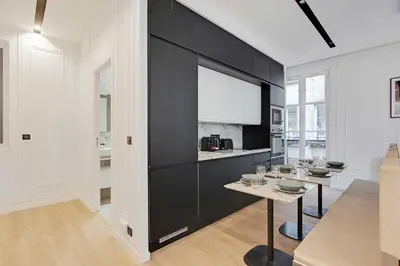 Cuisine ou kitchenette dans l'établissement Luxury in the heart of Paris- 2BR-6P - Bourse