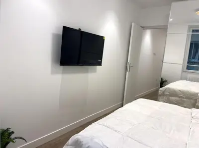 Un ou plusieurs lits dans un hébergement de l'établissement Cosy apartment 3P - Place de l'Etoile