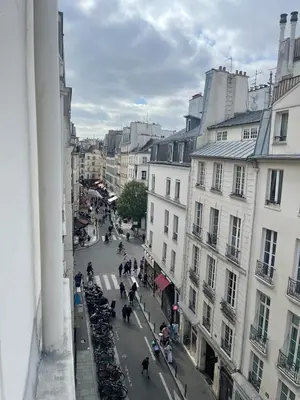 Vue générale sur Paris ou vue de la ville depuis l'appartement