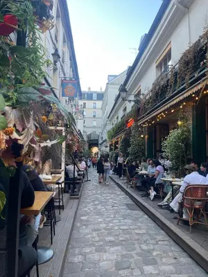 Clients de l'établissement Saint-Germain-des-Prés, Notre-Dame, Seine, Luxembourg 6e 4P