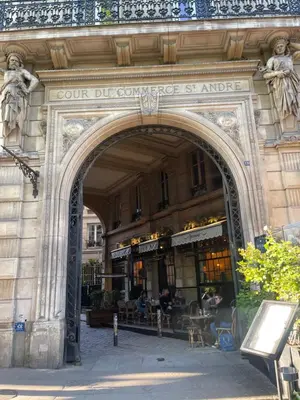 Façade ou entrée de l'établissement Saint-Germain-des-Prés, Notre-Dame, Seine, Luxembourg 6e 4P