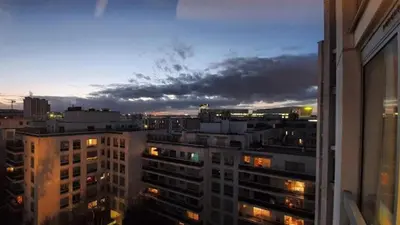 Vue générale sur Issy-les-Moulineaux ou vue de la ville depuis le séjour chez l'habitant