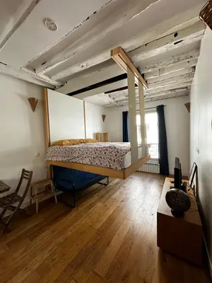 Un ou plusieurs lits dans un hébergement de l'établissement Paris 10e Sainte Marthe Canal Saint Martin 23m2
