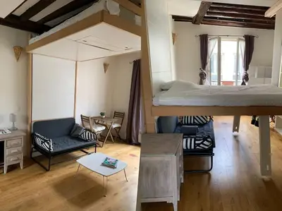 Coin salon dans l'établissement Paris 10e Sainte Marthe Canal Saint Martin 23m2