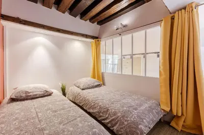 Un ou plusieurs lits dans un hébergement de l'établissement Loft lumineux authentique
