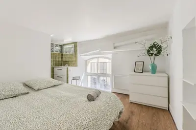 Un ou plusieurs lits dans un hébergement de l'établissement Loft lumineux authentique