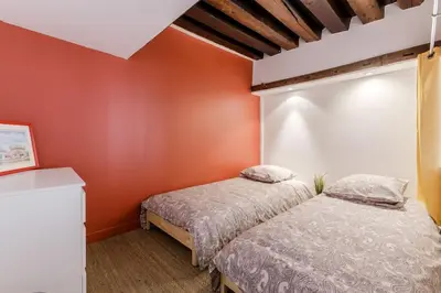 Un ou plusieurs lits dans un hébergement de l'établissement Loft lumineux authentique