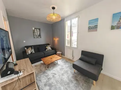 Télévision ou salle de divertissement dans l'établissement Cozy flat - Metro 13-14