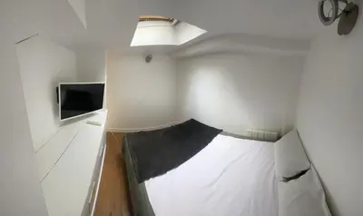 Un ou plusieurs lits dans un hébergement de l'établissement Appartement à côté du Sacrée cœur et Montmartre