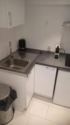 Cuisine ou kitchenette dans l'établissement Appartement à côté du Sacrée cœur et Montmartre