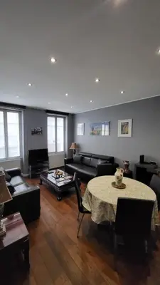 Coin salon dans l'établissement 2 bd 16th Arrondissement Trocadero Sleeps 4 to 6 Eiffel Tower