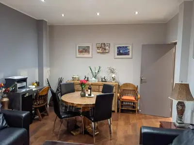 Coin salon dans l'établissement 2 bd 16th Arrondissement Trocadero Sleeps 4 to 6 Eiffel Tower
