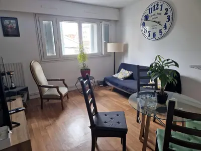 Coin salon dans l'établissement Charmant Appartement Saint-Ouen