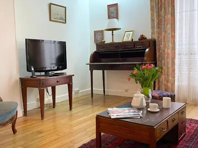 Télévision ou salle de divertissement dans l'établissement L'appartement Picquet