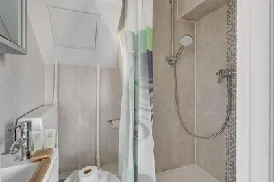 Salle de bains dans l'établissement 542 Suite Montrouge - Appartement proche de Paris