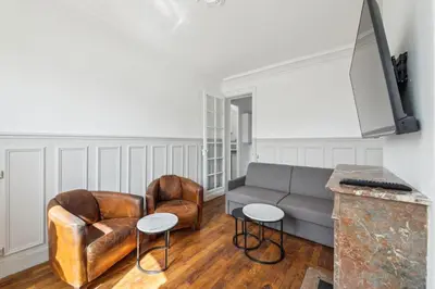 Télévision ou salle de divertissement dans l'établissement 550 Suite Quinault - Superbe Appartement à Paris